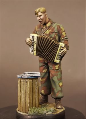 S2KW113 - German tanker with accordian